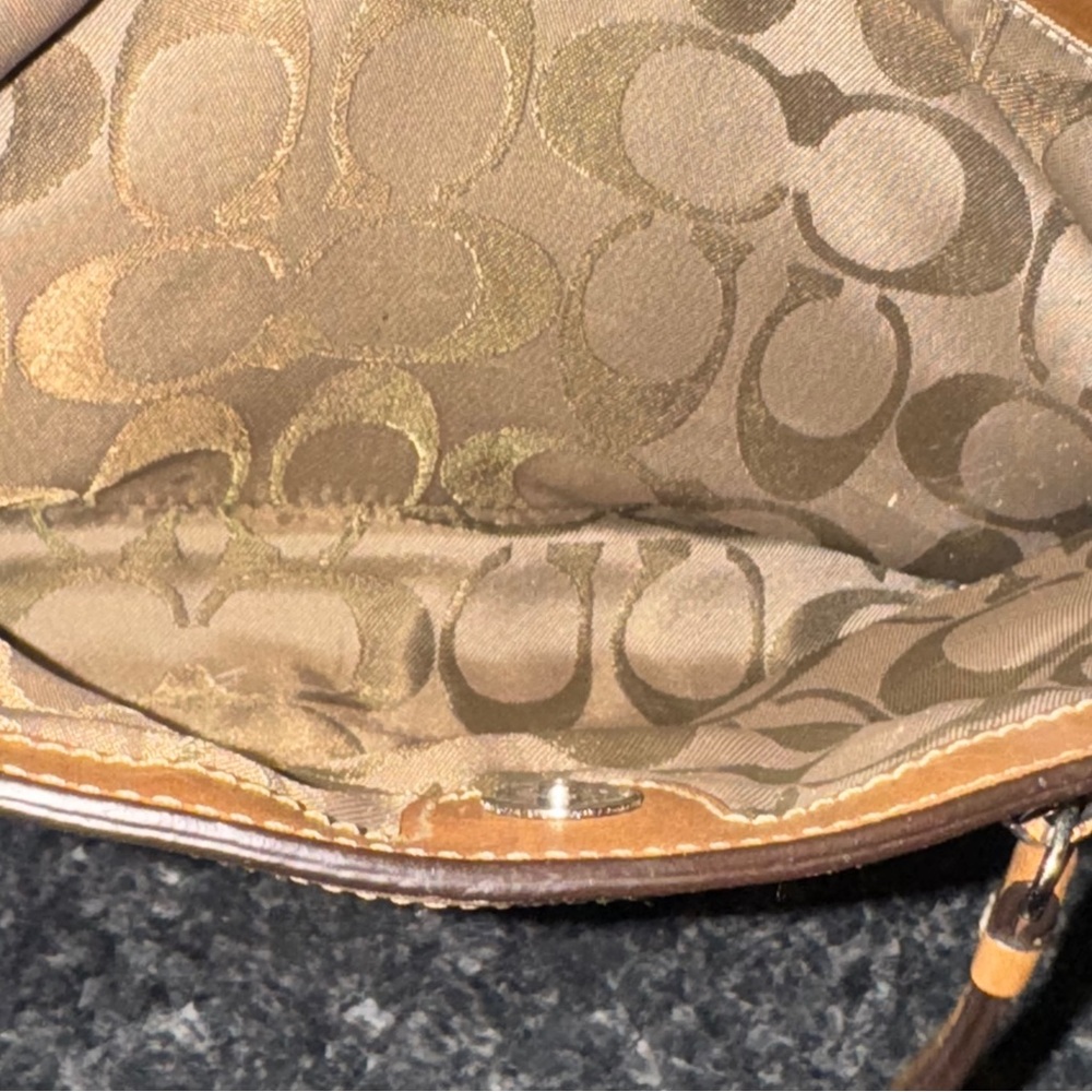 Coach Pre-owned Brown Hamptons Leather Purse - Picture 12 of 16